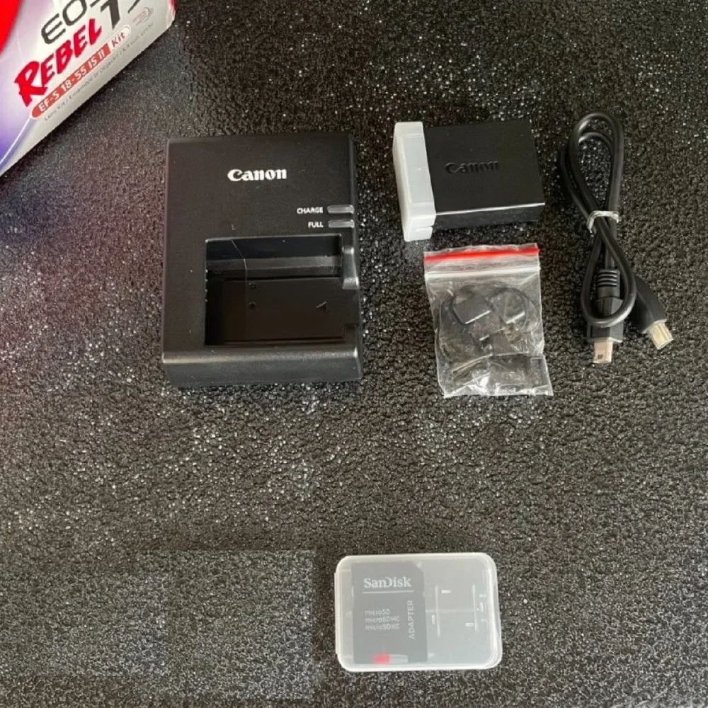 Canon EOS Rebel T5 EF-S 18-55 IS II Kit